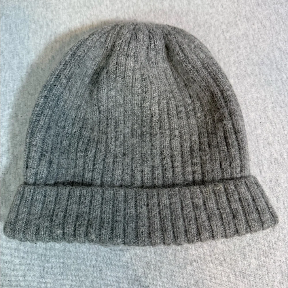 Linda Richard’s New‎ York Grey Fur Beanie ❄️🖤